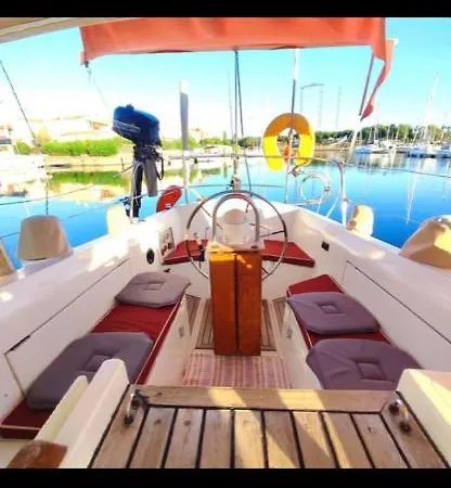 Botel Chez Will *
