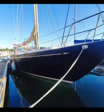 Botel Chez Will *
